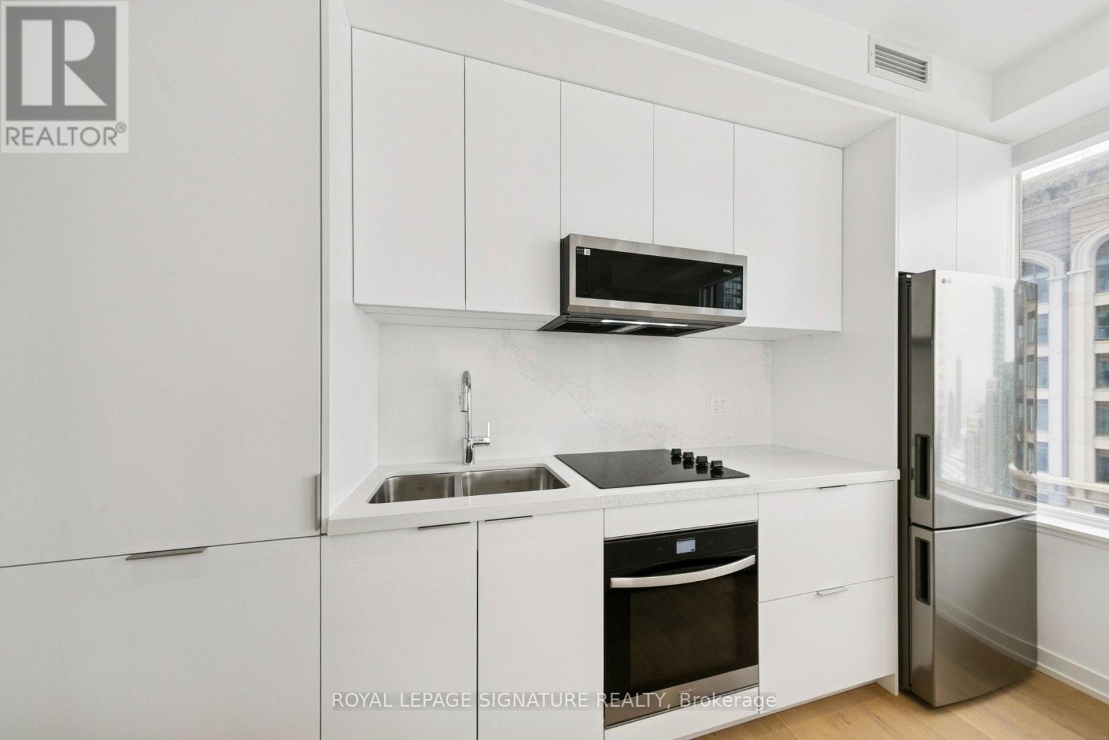 3308 - 395 Square One Drive, Mississauga, Ontario  L5B 0P6 - Photo 5 - W12763810