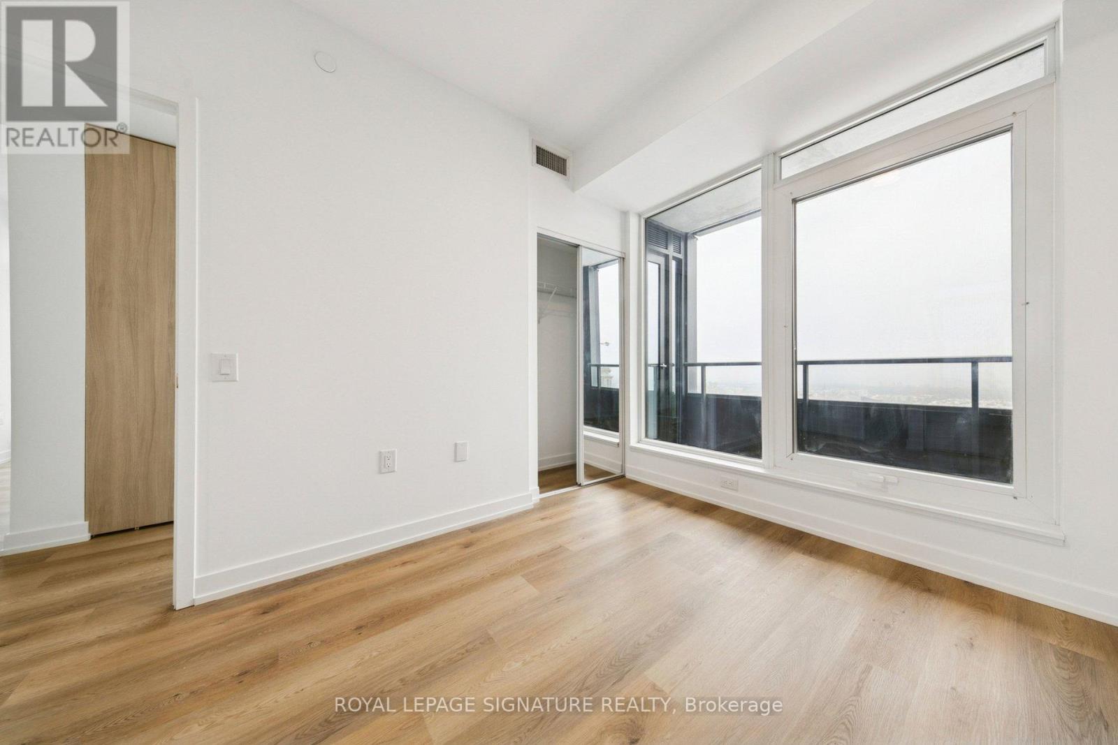 4504 - 395 Square One Drive, Mississauga, Ontario  L5B 0P6 - Photo 10 - W12763826