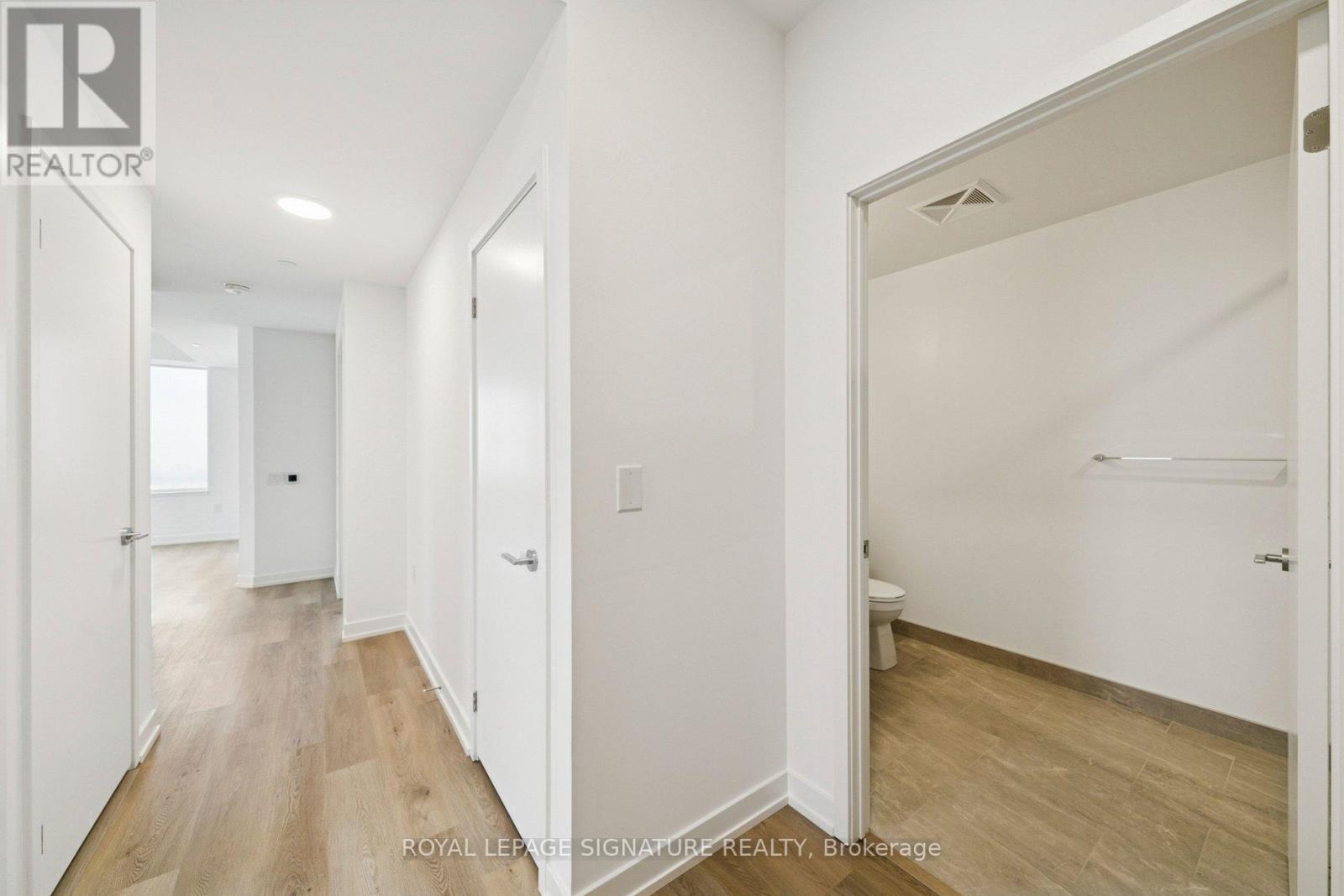 4504 - 395 Square One Drive, Mississauga, Ontario  L5B 0P6 - Photo 16 - W12763826