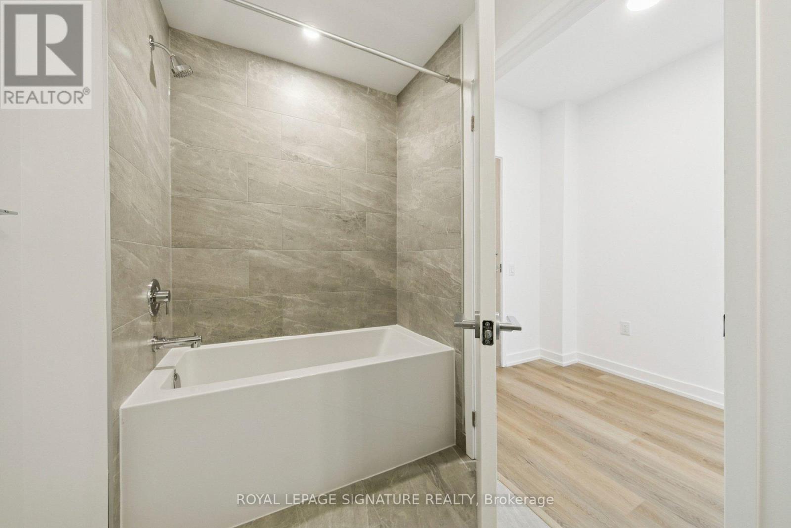 4504 - 395 Square One Drive, Mississauga, Ontario  L5B 0P6 - Photo 18 - W12763826