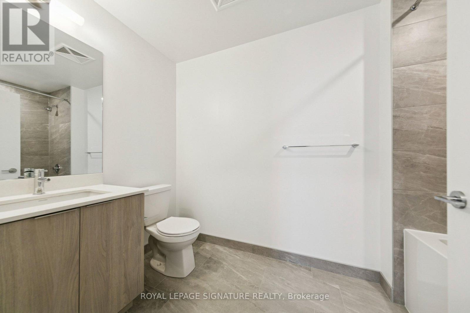 4504 - 395 Square One Drive, Mississauga, Ontario  L5B 0P6 - Photo 19 - W12763826