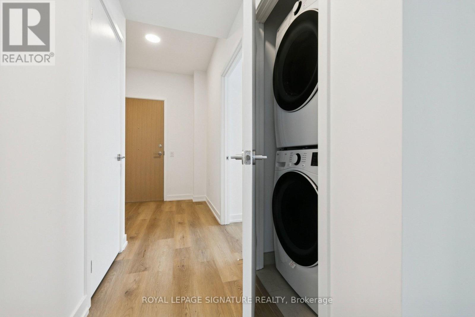 4504 - 395 Square One Drive, Mississauga, Ontario  L5B 0P6 - Photo 20 - W12763826