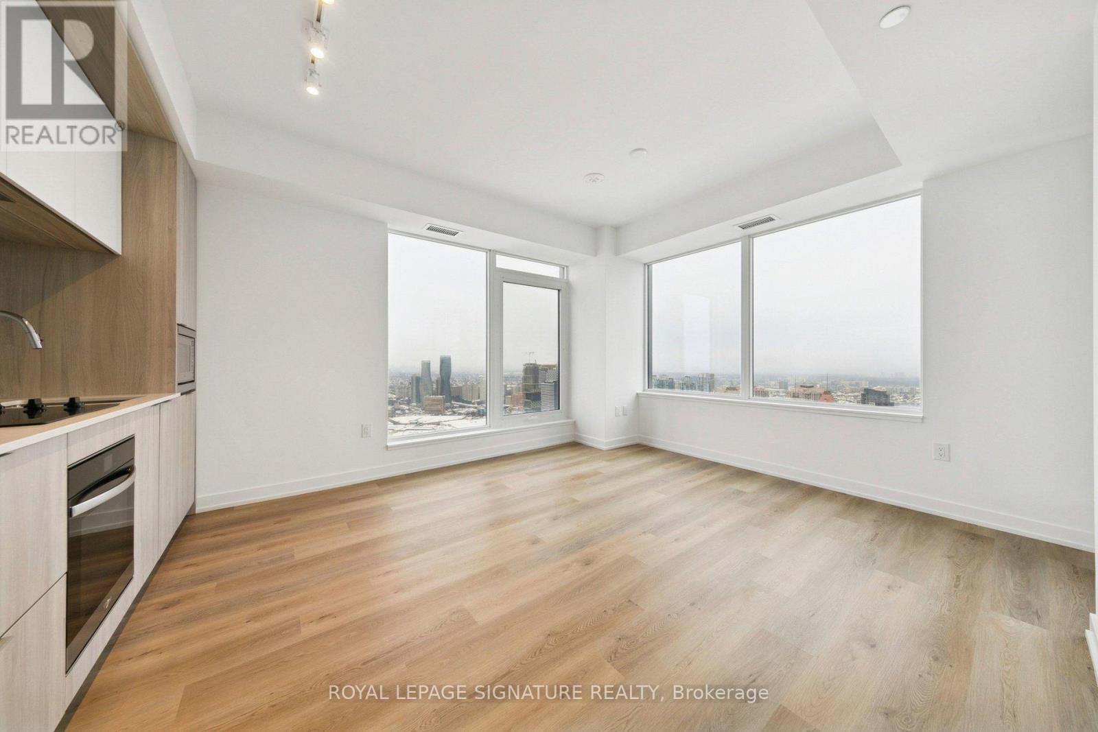 4504 - 395 Square One Drive, Mississauga, Ontario  L5B 0P6 - Photo 3 - W12763826