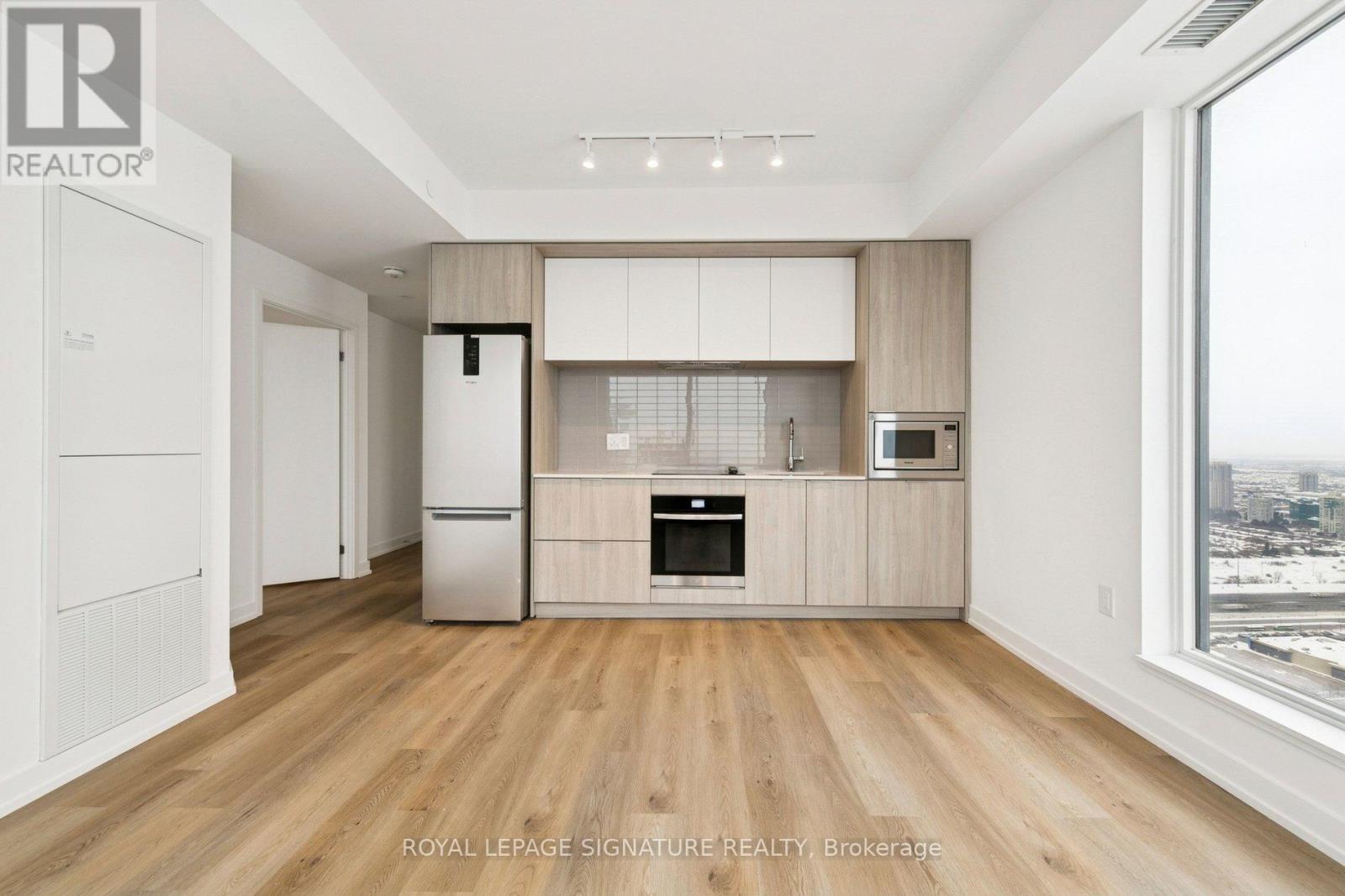 4504 - 395 Square One Drive, Mississauga, Ontario  L5B 0P6 - Photo 6 - W12763826