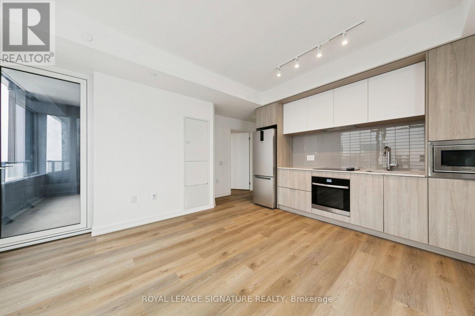 4504 - 395 Square One Drive, Mississauga, Ontario  L5B 0P6 - Photo 7 - W12763826