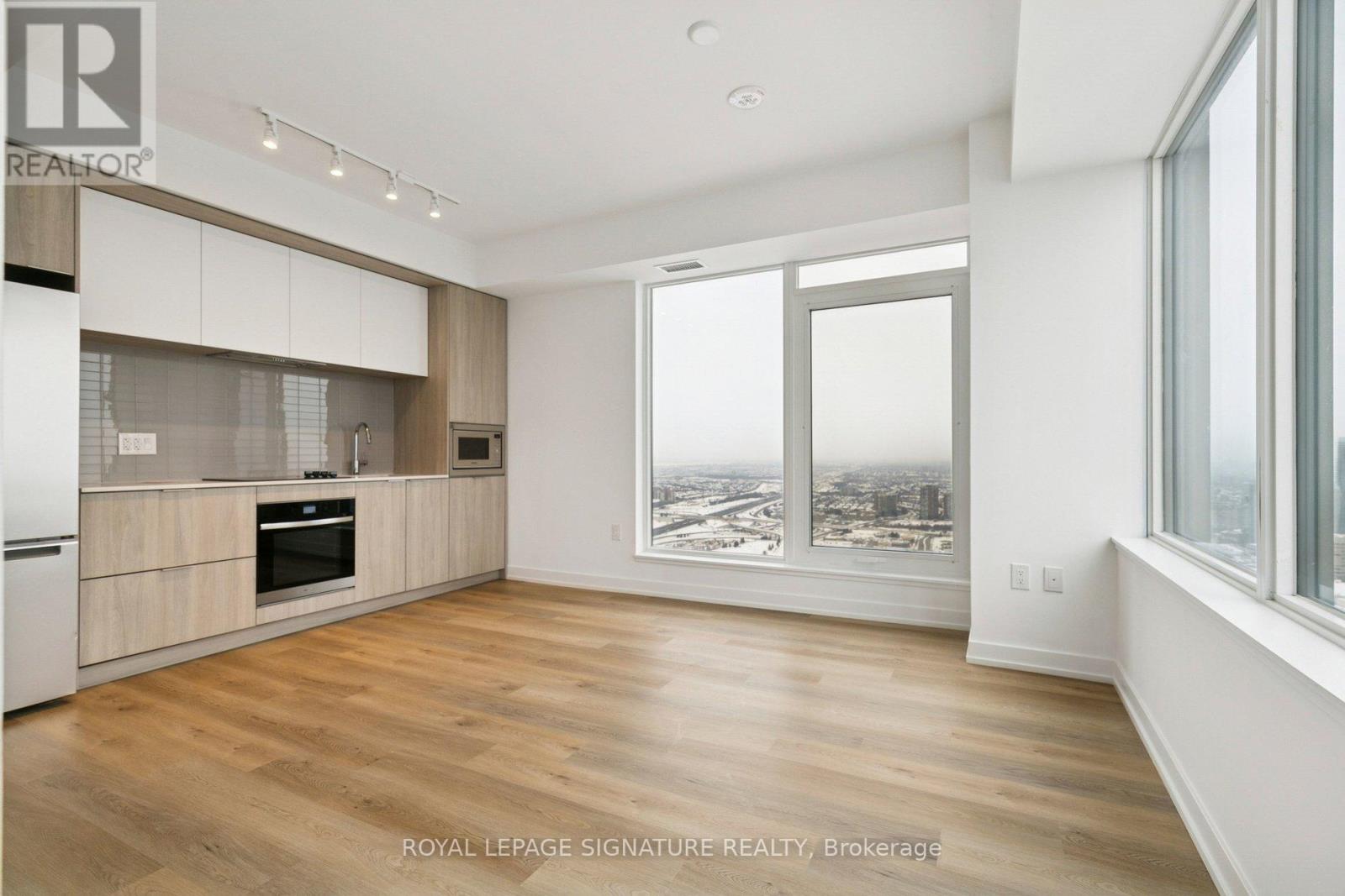 4504 - 395 Square One Drive, Mississauga, Ontario  L5B 0P6 - Photo 9 - W12763826