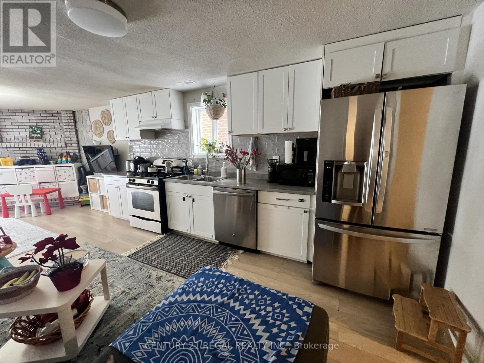 Lower - 166 Dolores Road, Toronto, Ontario  M3L 2K8 - Photo 2 - W12763866