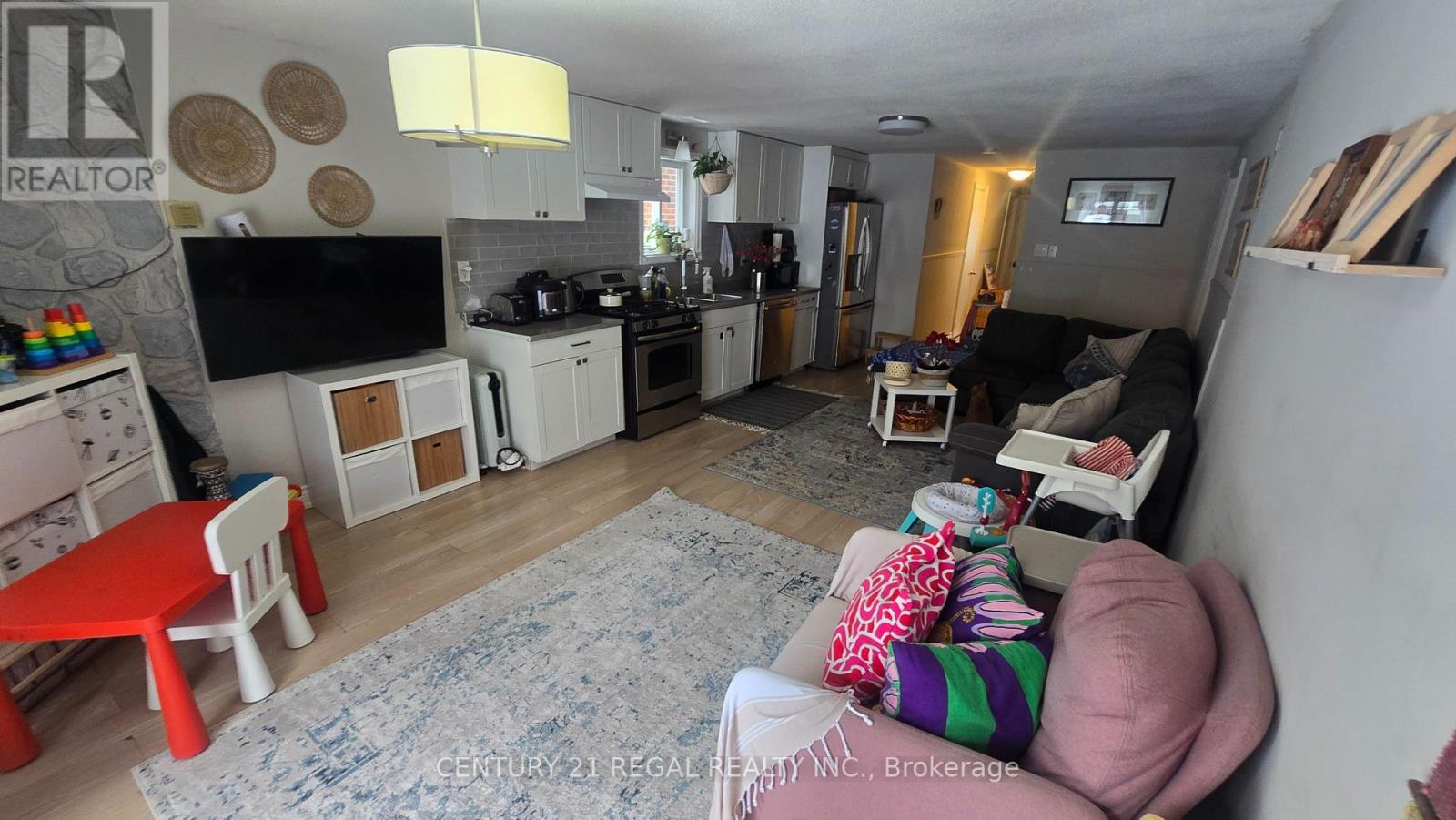 Lower - 166 Dolores Road, Toronto, Ontario  M3L 2K8 - Photo 3 - W12763866