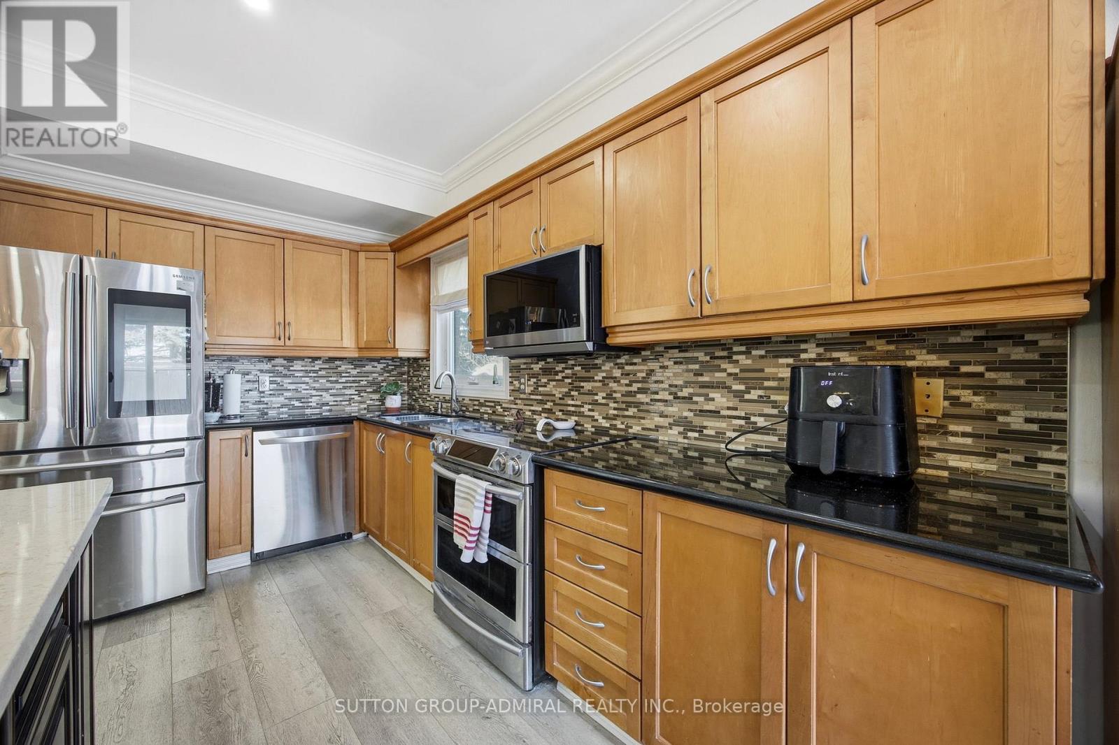 2415 Valley Heights Crescent, Oakville, Ontario  L6H 6X2 - Photo 12 - W12763934