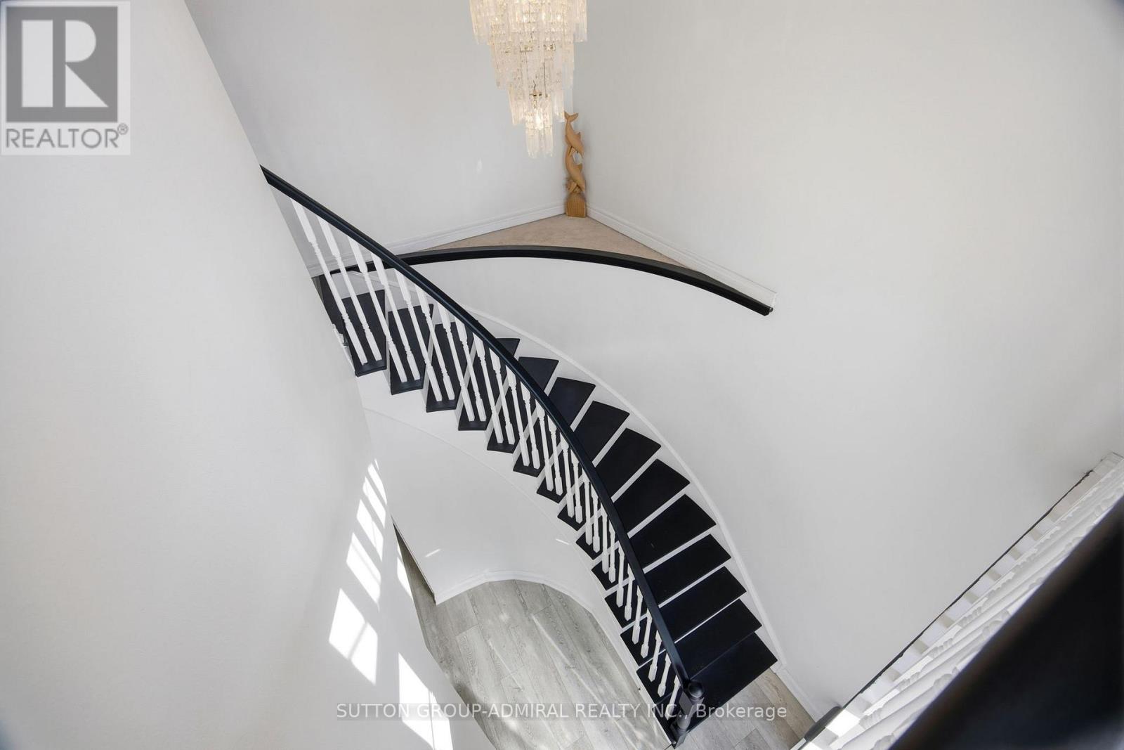 2415 Valley Heights Crescent, Oakville, Ontario  L6H 6X2 - Photo 24 - W12763934