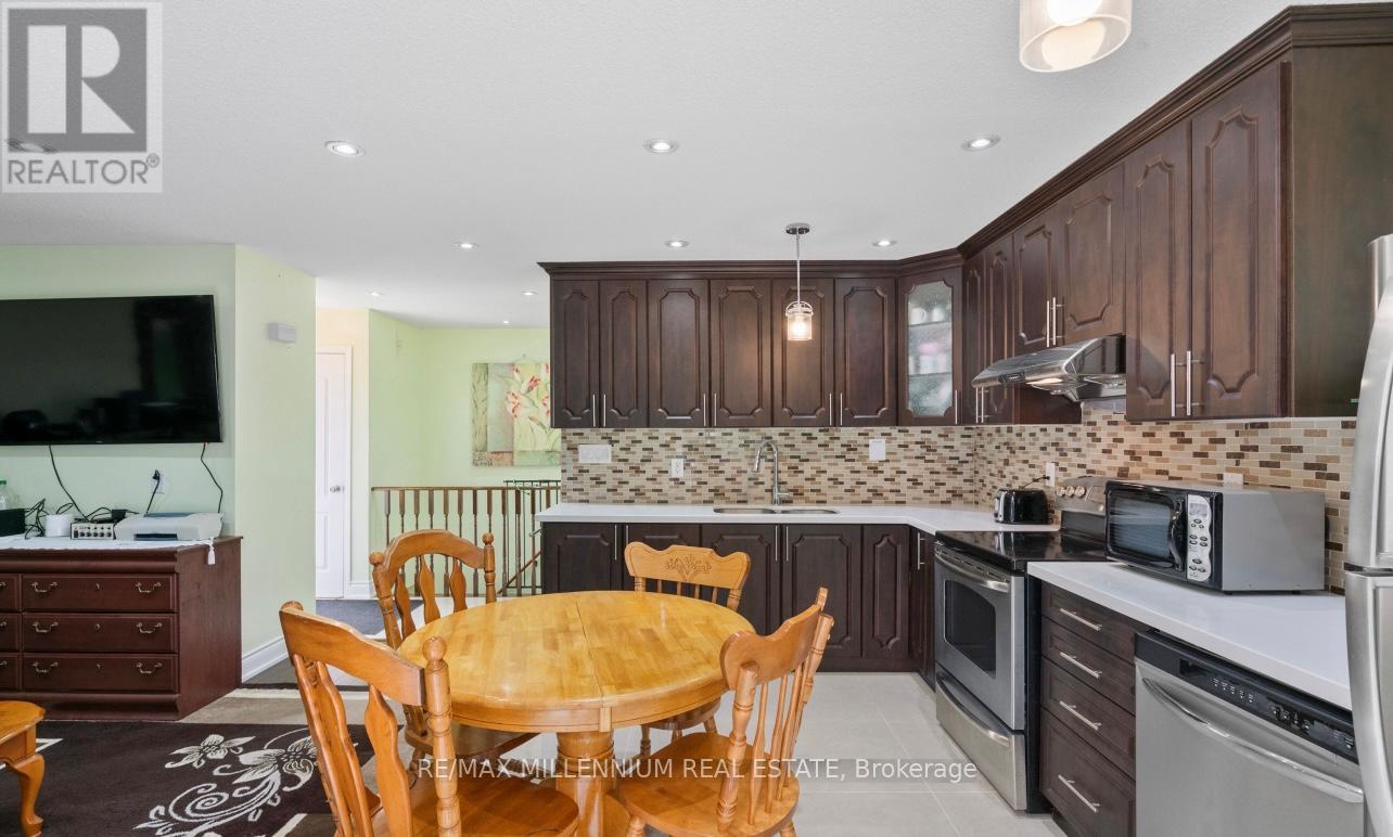 17 Haley Court, Brampton, Ontario  L6S 1N6 - Photo 2 - W12763958