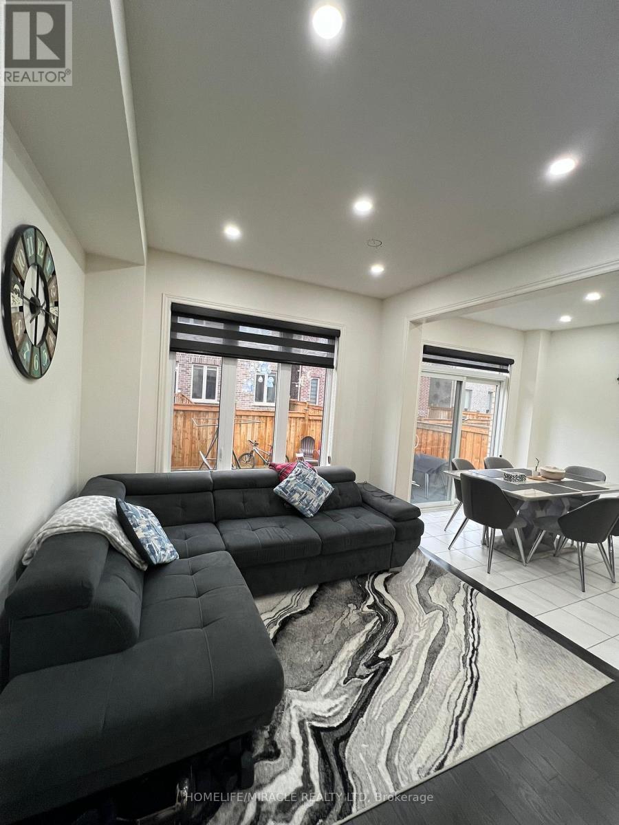 85 Cobriza Crescent, Brampton, Ontario  L7A 5A6 - Photo 10 - W12763972