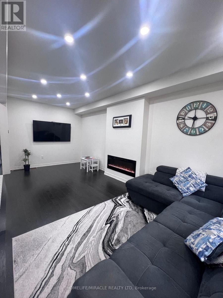 85 Cobriza Crescent, Brampton, Ontario  L7A 5A6 - Photo 16 - W12763972