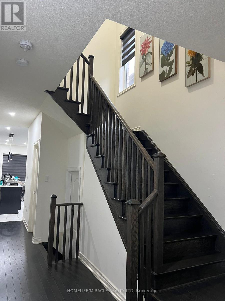 85 Cobriza Crescent, Brampton, Ontario  L7A 5A6 - Photo 6 - W12763972