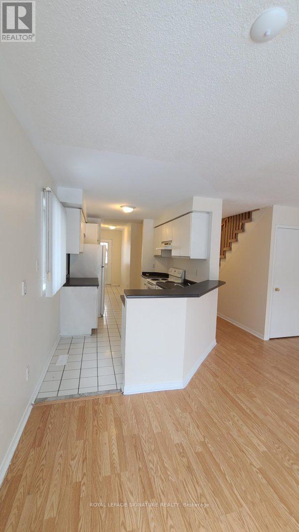 4 - 5 Fairglen Avenue, Brampton, Ontario  L6X 5E8 - Photo 5 - W12763974