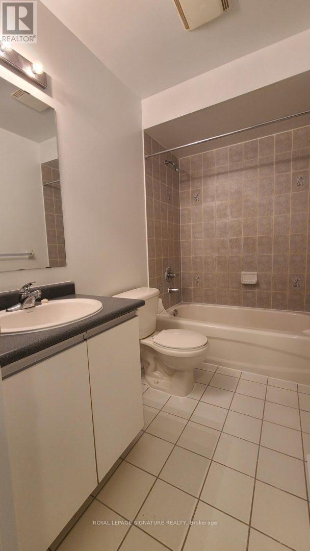 4 - 5 Fairglen Avenue, Brampton, Ontario  L6X 5E8 - Photo 9 - W12763974