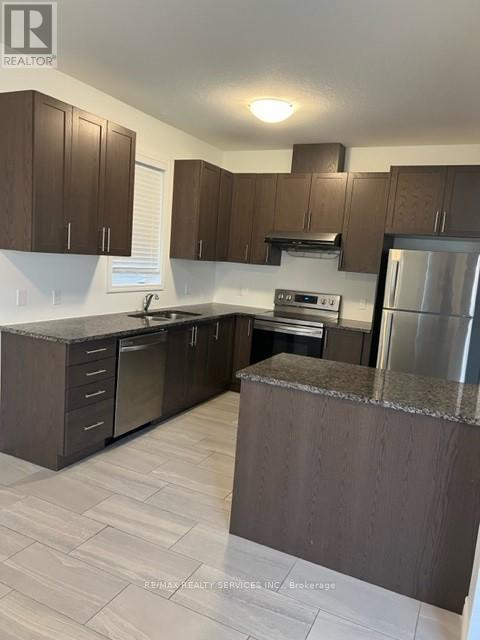 920 Tartan Court, Kitchener, Ontario  N2R 0N2 - Photo 2 - X12763888