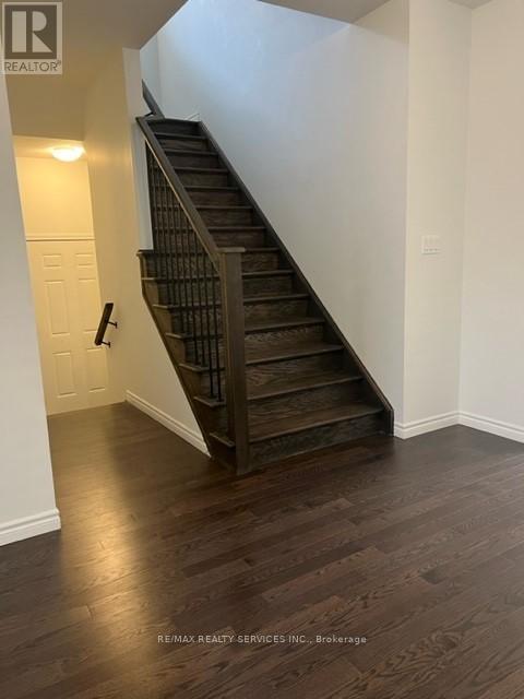 920 Tartan Court, Kitchener, Ontario  N2R 0N2 - Photo 3 - X12763888