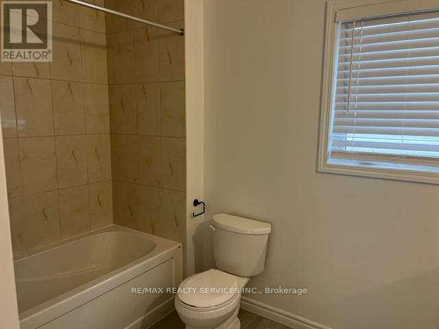 920 Tartan Court, Kitchener, Ontario  N2R 0N2 - Photo 4 - X12763888