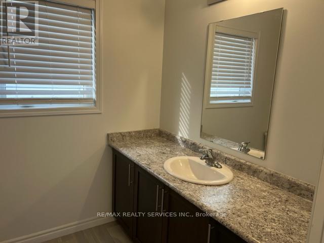 920 Tartan Court, Kitchener, Ontario  N2R 0N2 - Photo 5 - X12763888