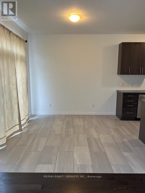 920 Tartan Court, Kitchener, Ontario  N2R 0N2 - Photo 8 - X12763888