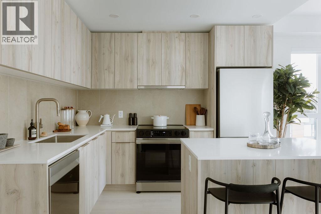 305 3594 Malsum Drive, North Vancouver, British Columbia  V7G 0B4 - Photo 1 - R3051274