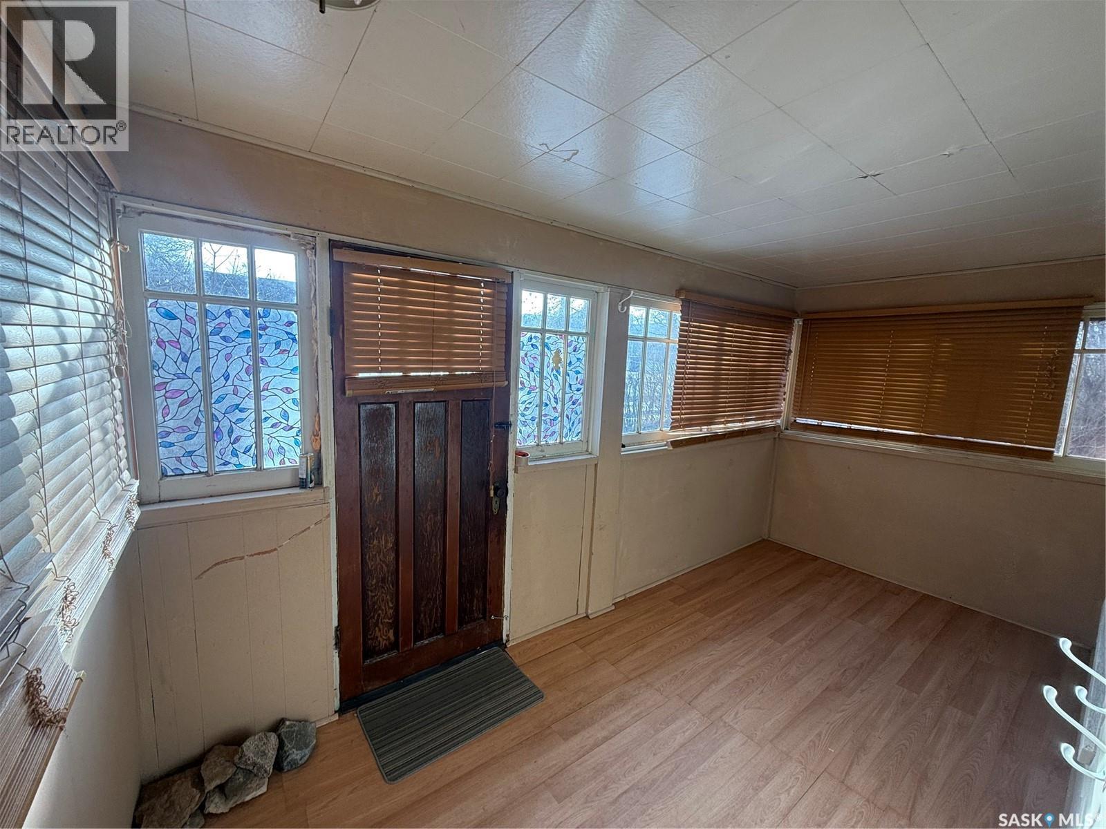 308 5th Avenue W, Assiniboia, Saskatchewan  S0H 0B0 - Photo 10 - SK028026