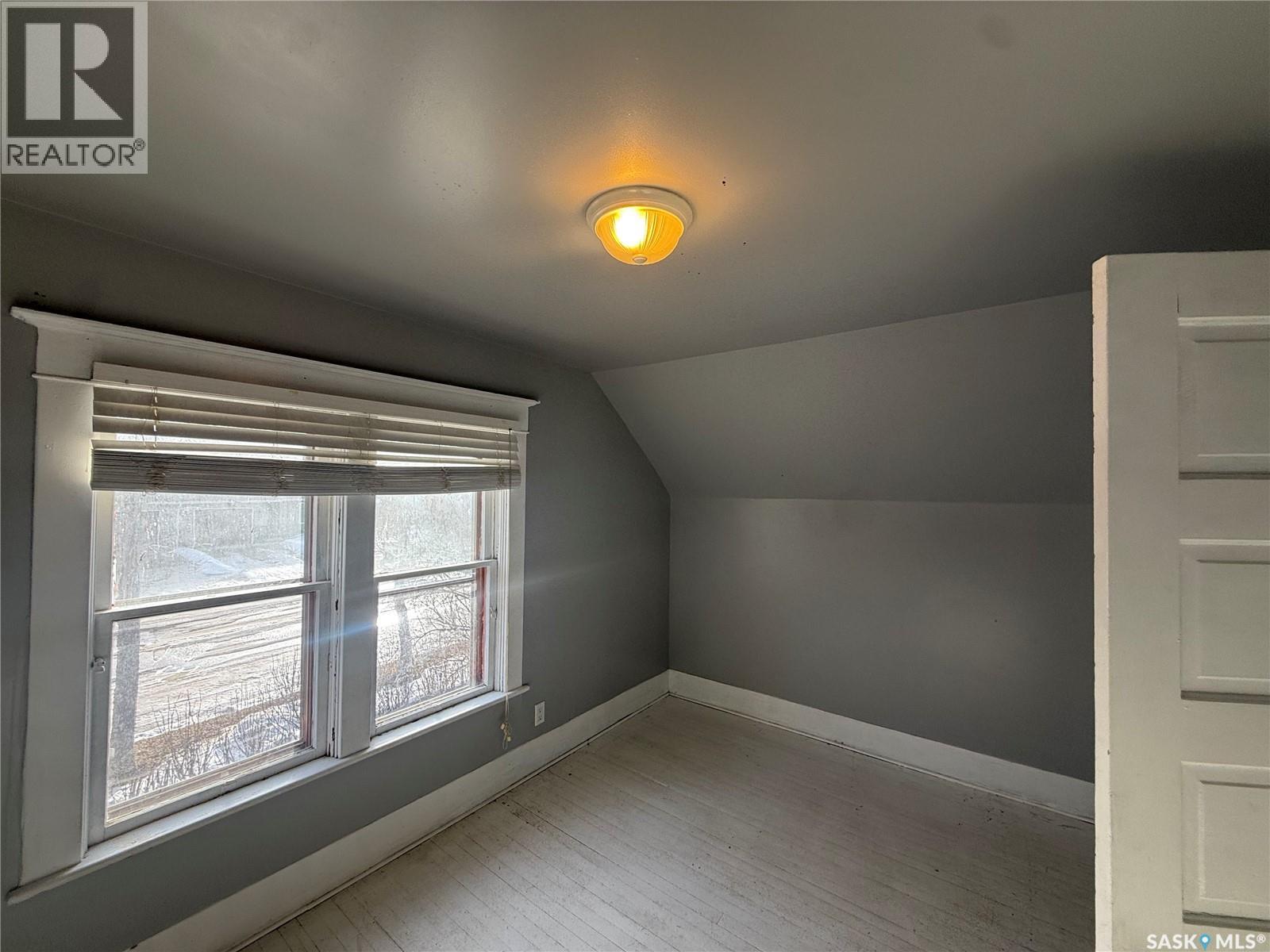 308 5th Avenue W, Assiniboia, Saskatchewan  S0H 0B0 - Photo 13 - SK028026