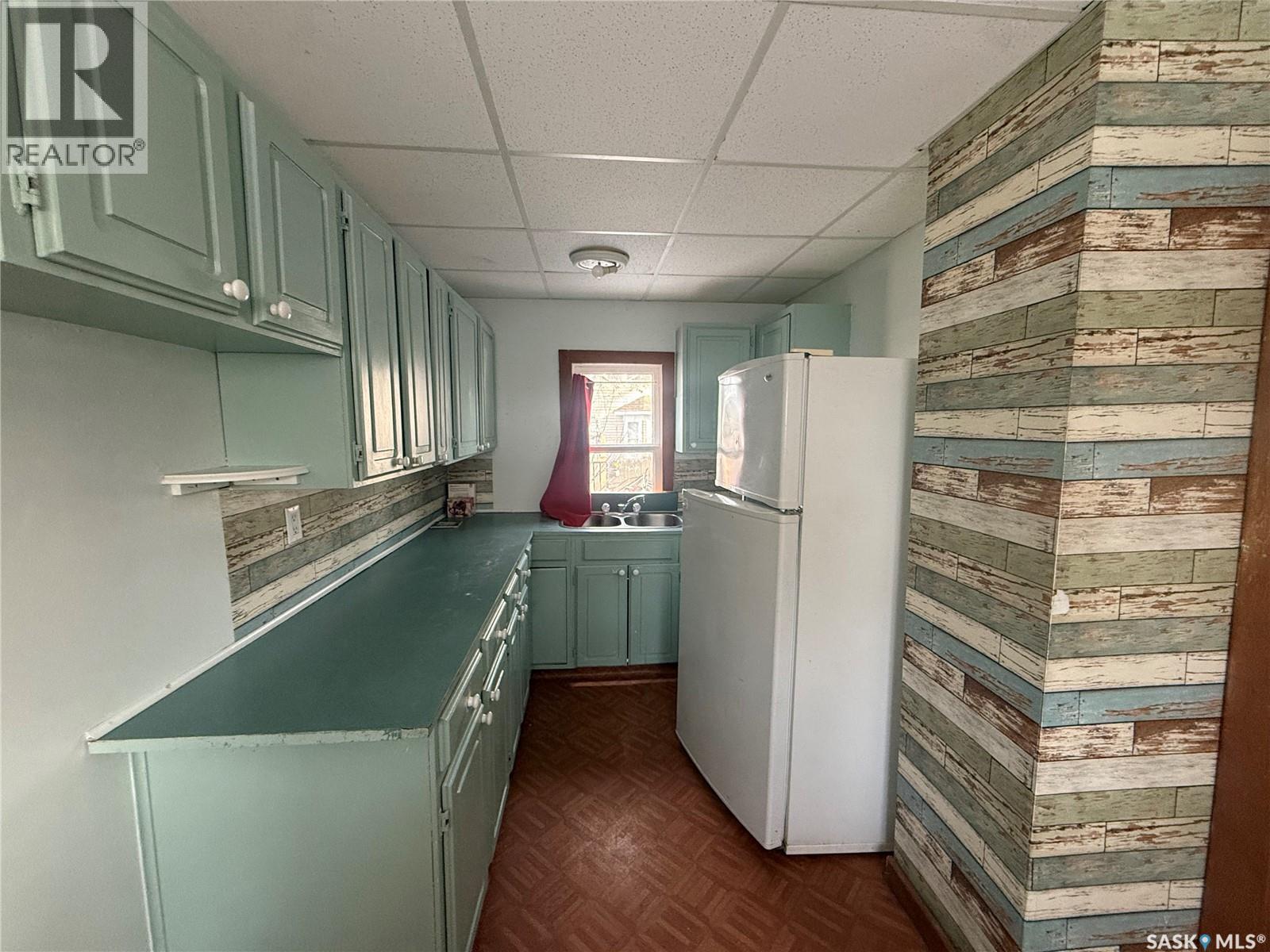 308 5th Avenue W, Assiniboia, Saskatchewan  S0H 0B0 - Photo 3 - SK028026