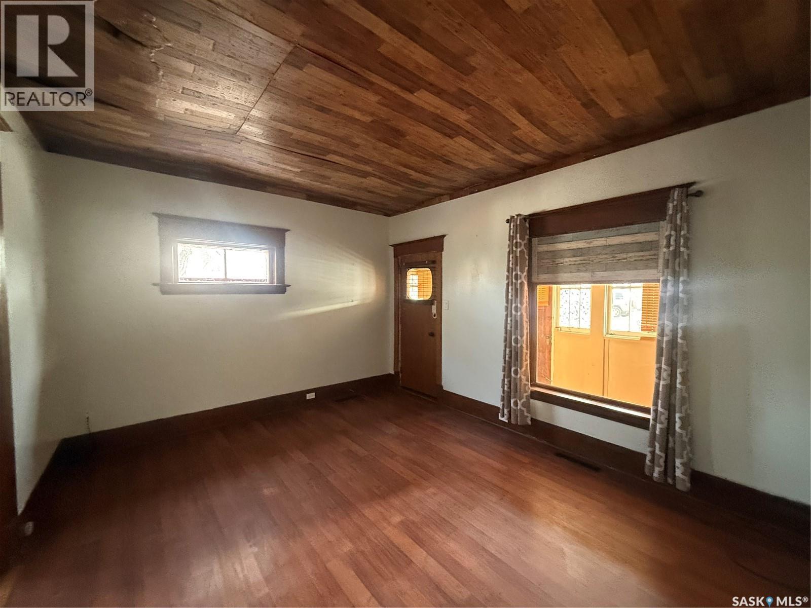 308 5th Avenue W, Assiniboia, Saskatchewan  S0H 0B0 - Photo 4 - SK028026