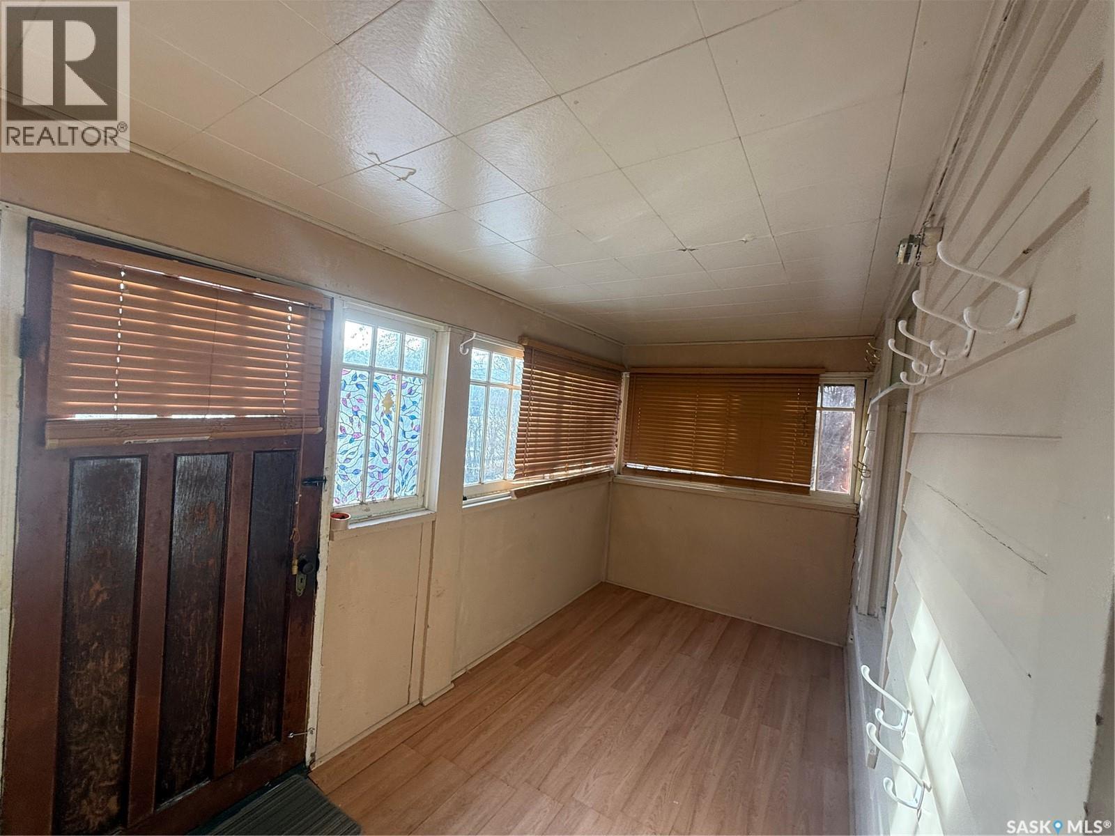 308 5th Avenue W, Assiniboia, Saskatchewan  S0H 0B0 - Photo 9 - SK028026