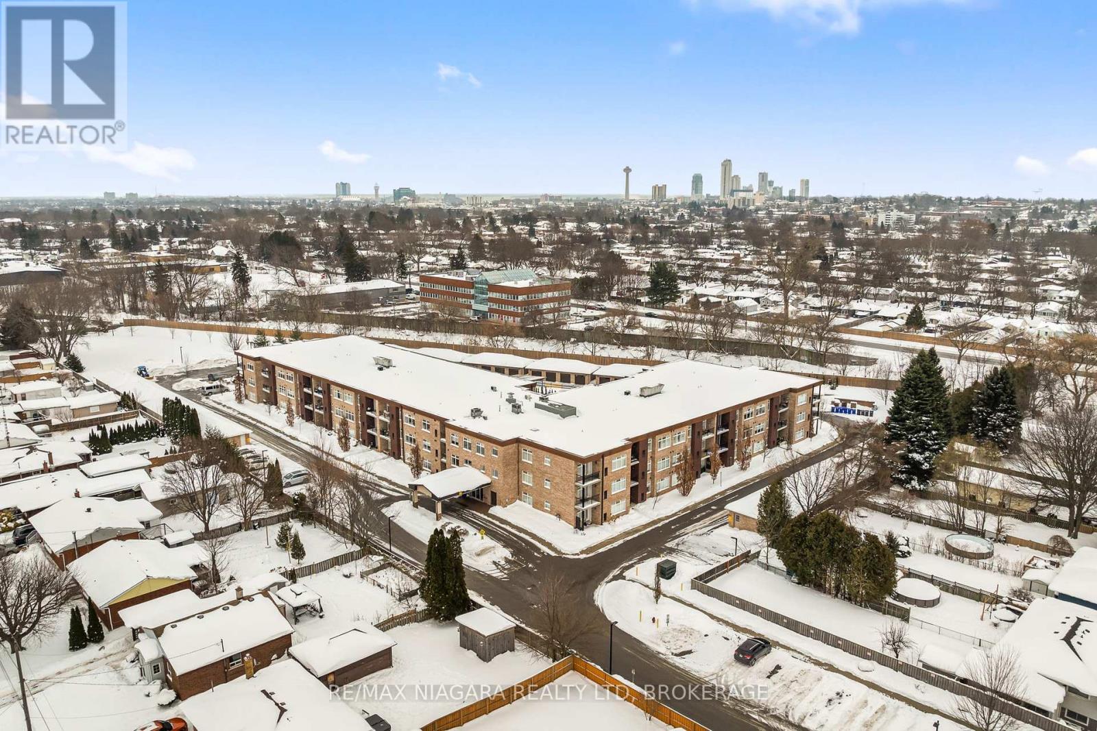 300 - 4644 Pettit Avenue, Niagara Falls, Ontario  L2E 0B4 - Photo 2 - X12764018