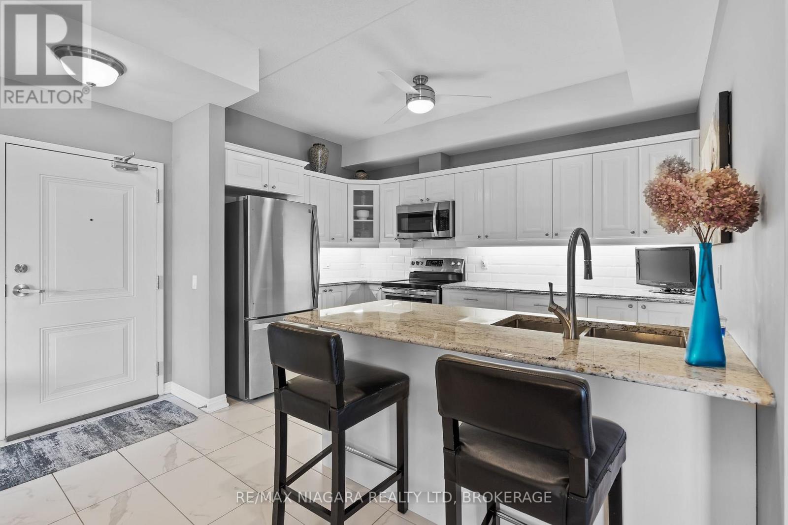 300 - 4644 Pettit Avenue, Niagara Falls, Ontario  L2E 0B4 - Photo 5 - X12764018