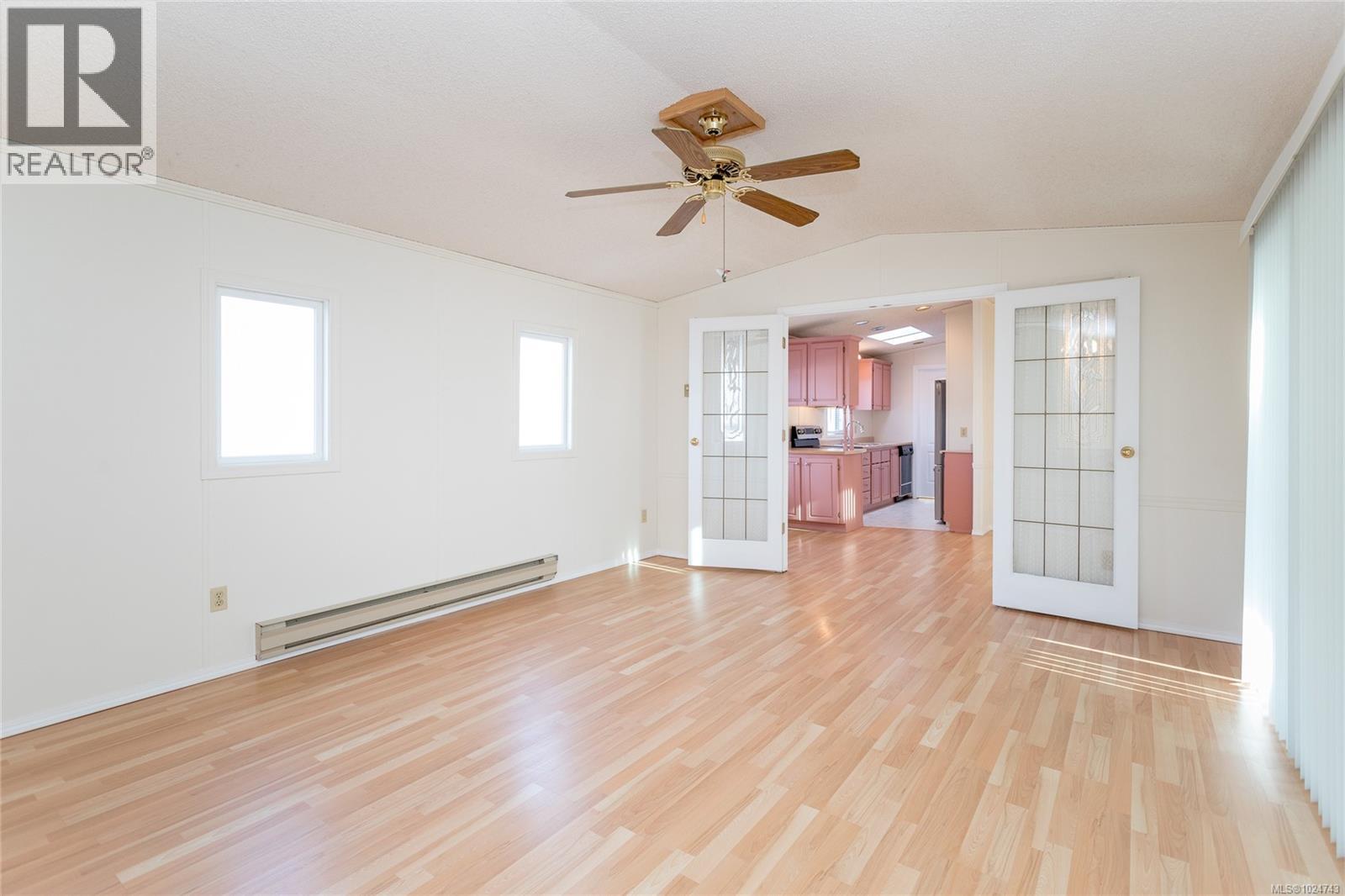 50 7583 Central Saanich Rd, Central Saanich, British Columbia  V8M 2B6 - Photo 3 - 1024743