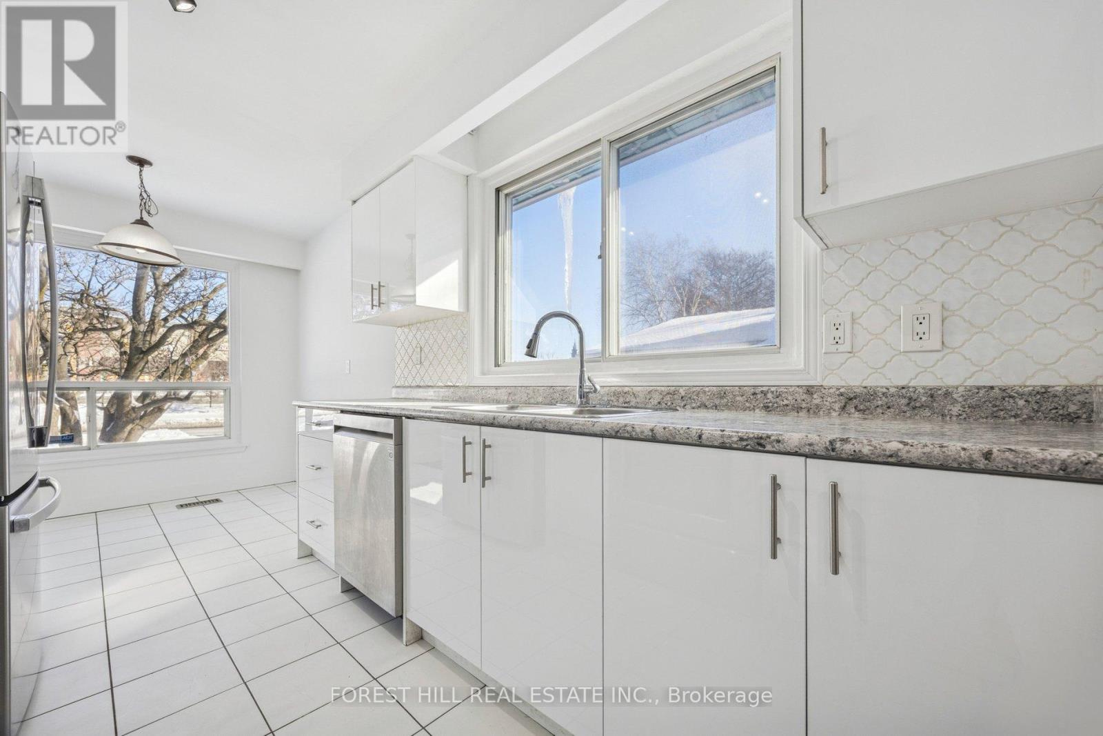 26 Fenside Drive, Toronto, Ontario  M3A 2V3 - Photo 11 - C12753284