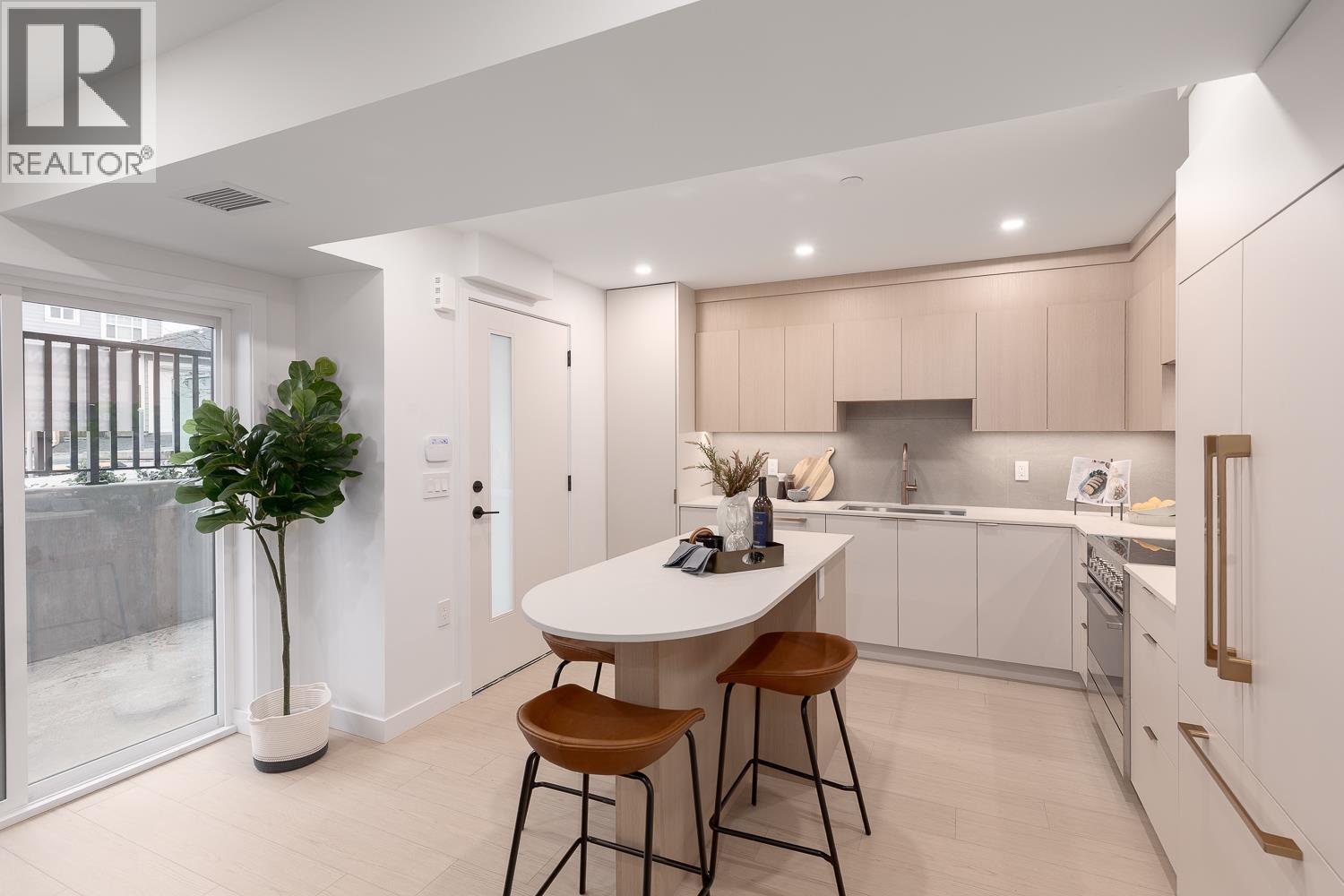 105 2339 E 34th Avenue, Vancouver, British Columbia  V5R 2S6 - Photo 2 - R3087158