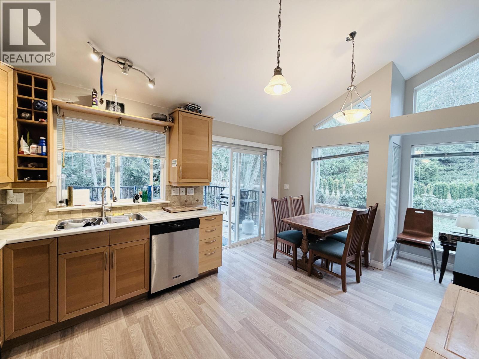 5565 Riley Road, Halfmoon Bay, British Columbia  V7Z 1B6 - Photo 7 - R3084936