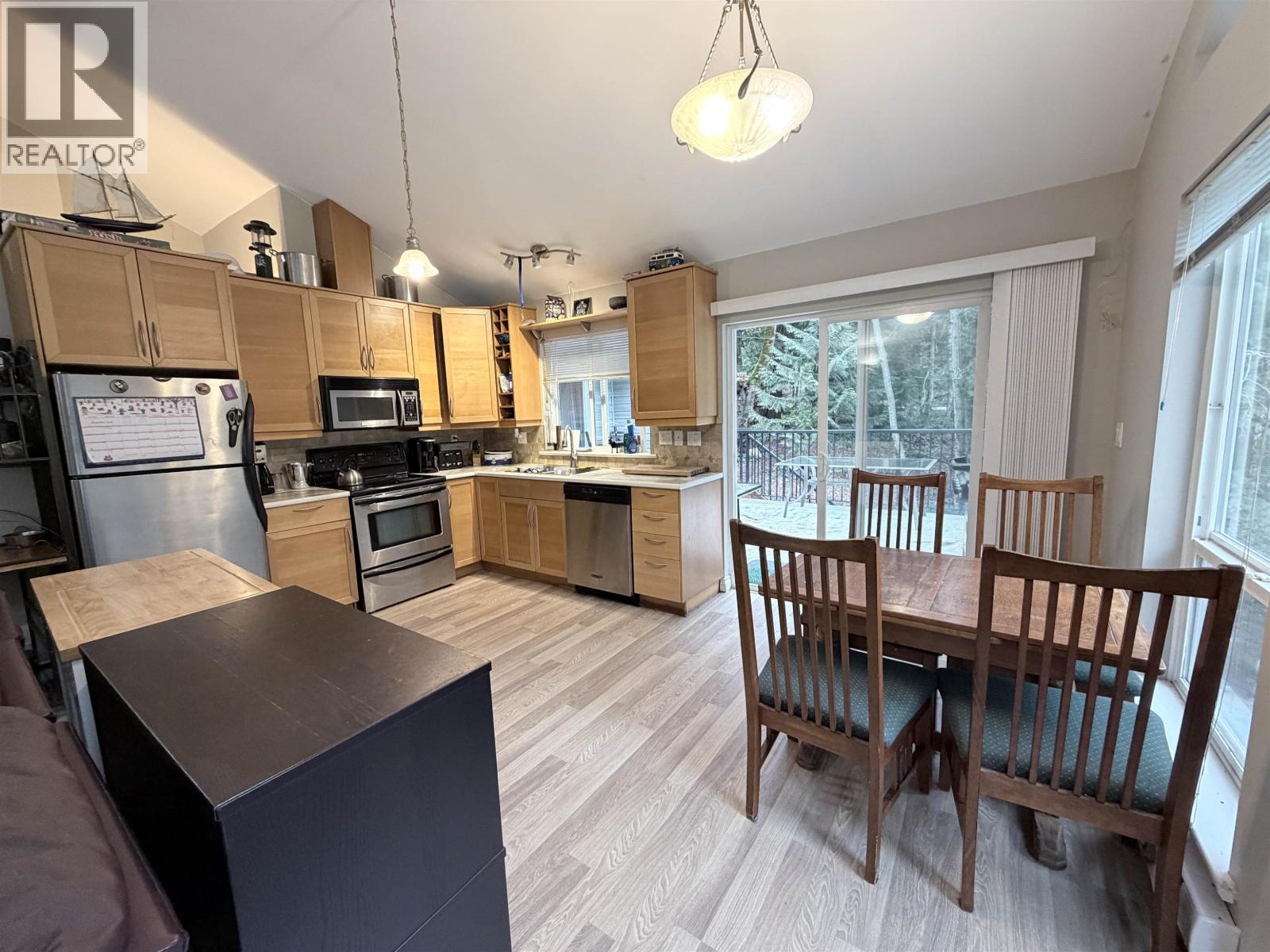 5565 Riley Road, Halfmoon Bay, British Columbia  V7Z 1B6 - Photo 8 - R3084936