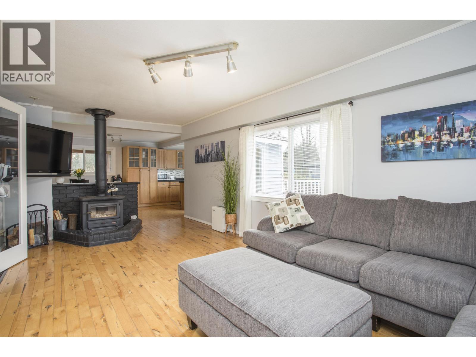 12122 261 Street, Maple Ridge, British Columbia  V2W 2A6 - Photo 2 - R3087195