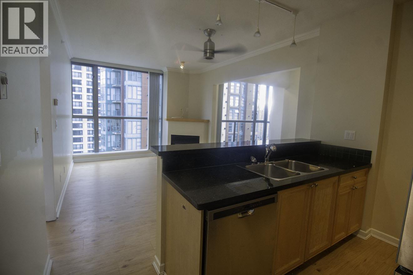 1904 928 Richards Street, Vancouver, British Columbia  V6B 3C1 - Photo 2 - R3087187