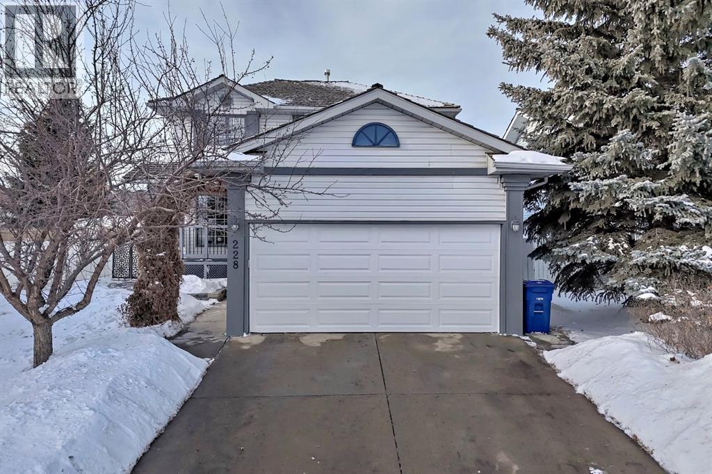 228 Woodside Road Nw, Airdrie, Alberta  T4B 2E2 - Photo 2 - A2271199
