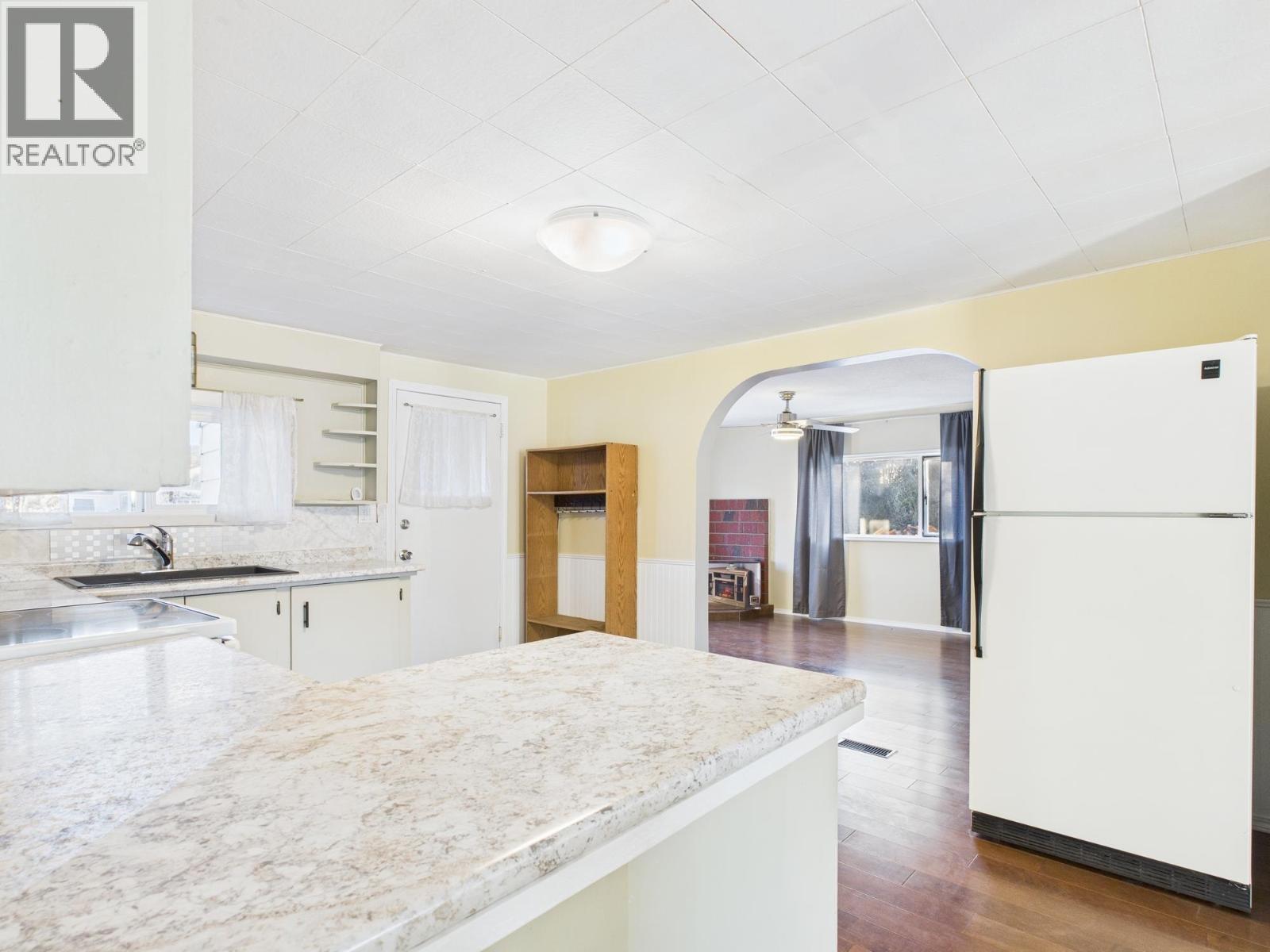 2020 N Mackenzie Avenue, Williams Lake, British Columbia  V2G 1P3 - Photo 4 - R3082575