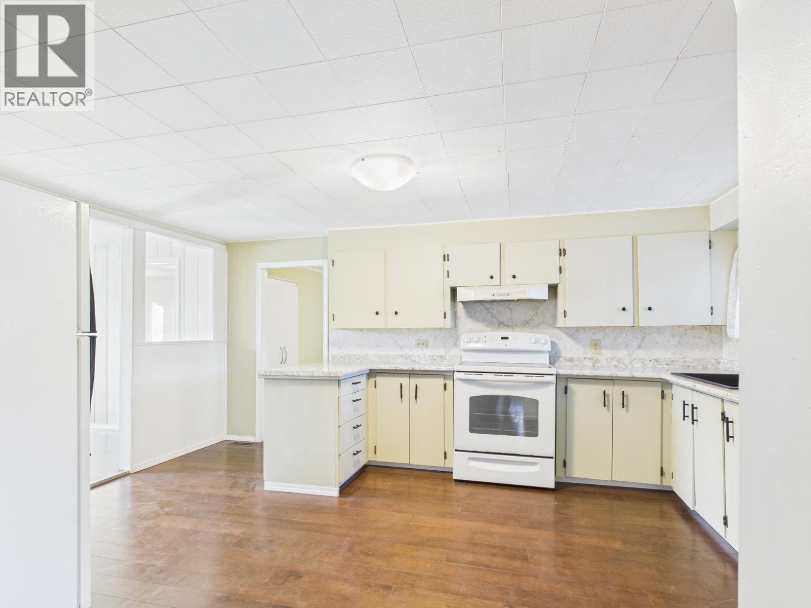 2020 N Mackenzie Avenue, Williams Lake, British Columbia  V2G 1P3 - Photo 2 - R3082575