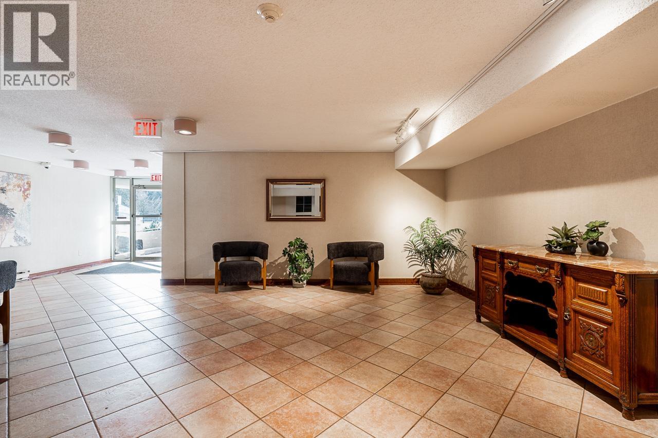 801 5790 Patterson Avenue, Burnaby, British Columbia  V5H 4H6 - Photo 3 - R3087088