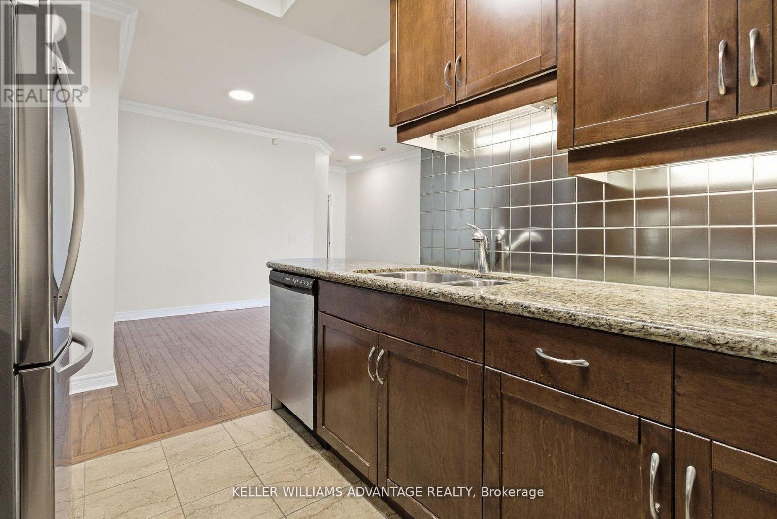 305 - 9 Boardwalk Drive, Toronto, Ontario  M4L 6T1 - Photo 10 - E12763992