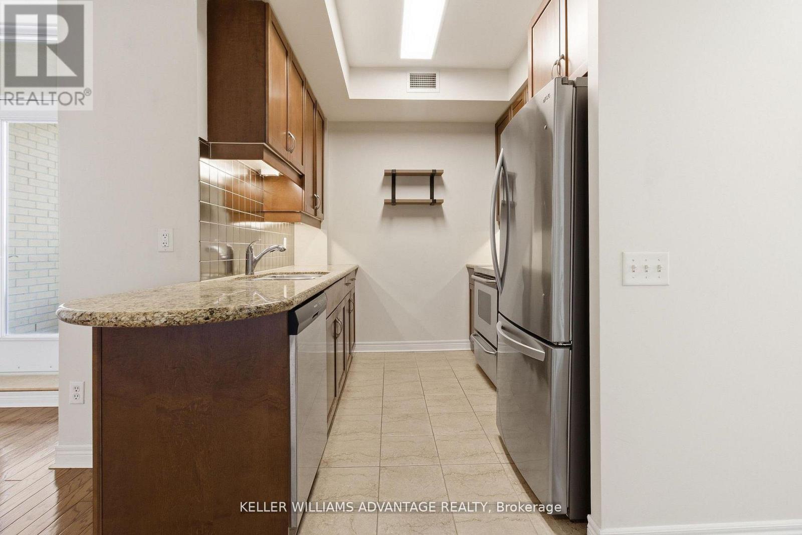 305 - 9 Boardwalk Drive, Toronto, Ontario  M4L 6T1 - Photo 8 - E12763992