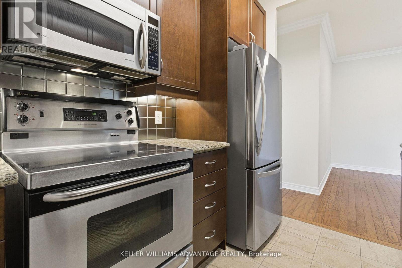 305 - 9 Boardwalk Drive, Toronto, Ontario  M4L 6T1 - Photo 9 - E12763992