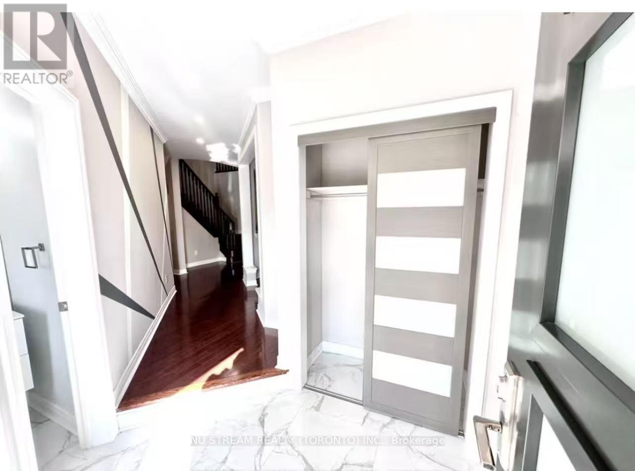 #main - 85 Patti Mcculloch Way, Newmarket, Ontario  L3X 3G1 - Photo 2 - N12764044