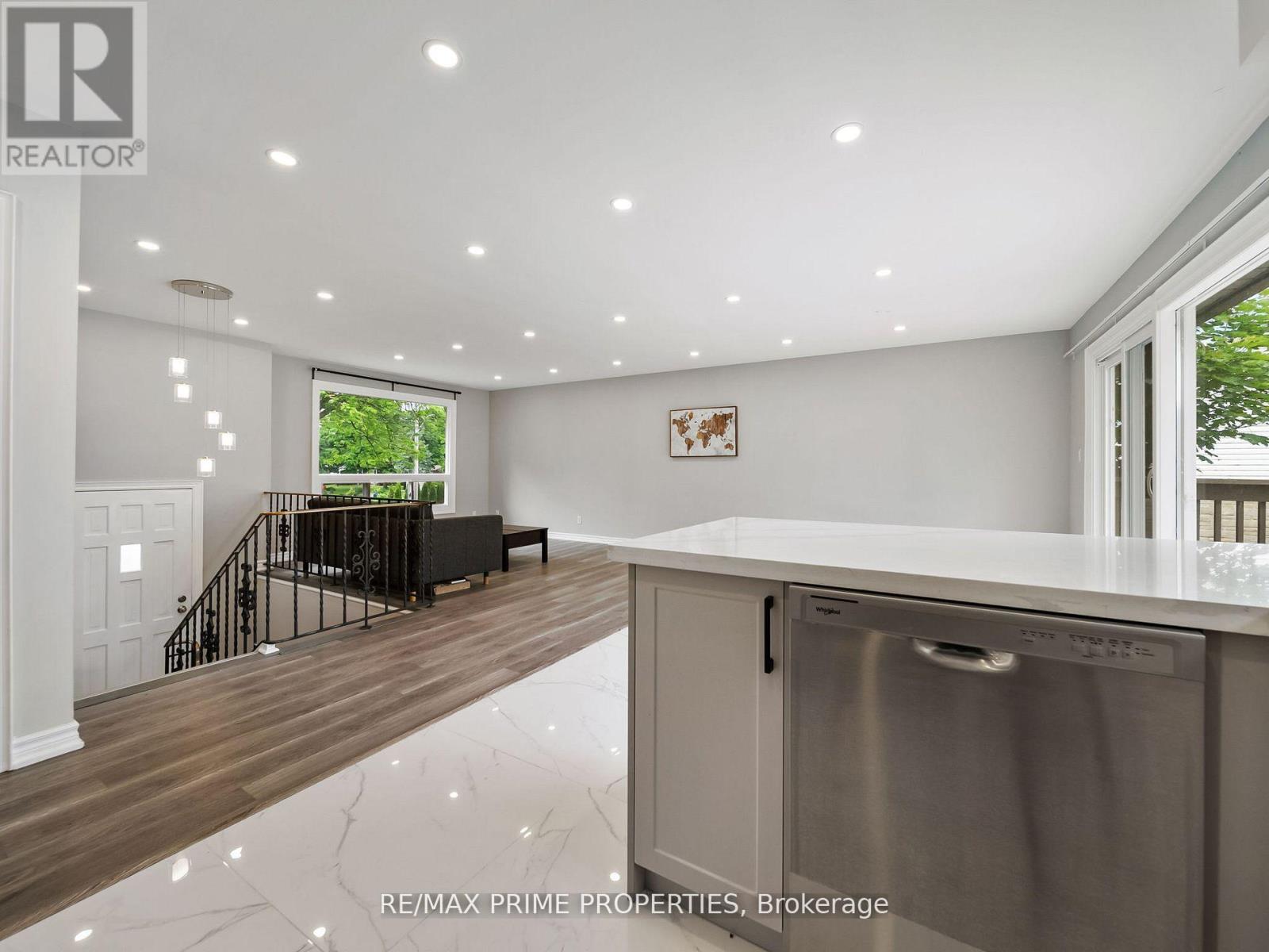 691 Glen Crescent, Orillia, Ontario  L3V 6R2 - Photo 13 - S12764026