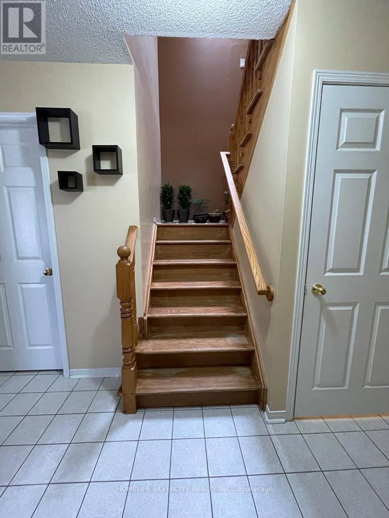 Upper Floor - 12' Buttercup Lane, Brampton, Ontario  L6R 1M9 - Photo 2 - W12763994